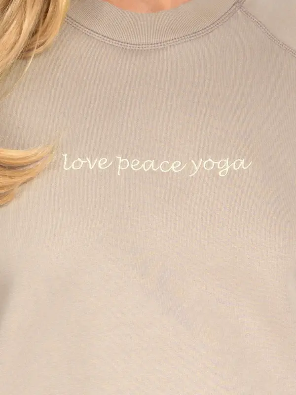 sweater-bella2 MAGADI Sweater Bella Taupe mit Love Peace Yoga